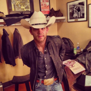 Justin Moore Tells A Fan Off For Throwing Something At A Woman During Show [Video]