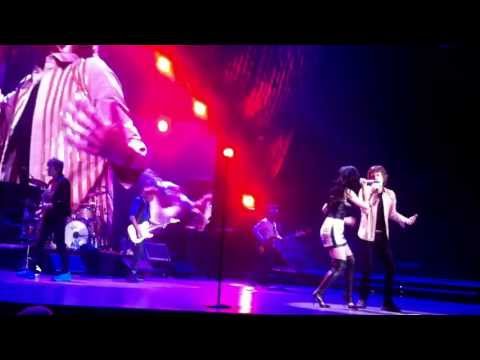 Katy Perry and Mick Jagger Sing Live Duet